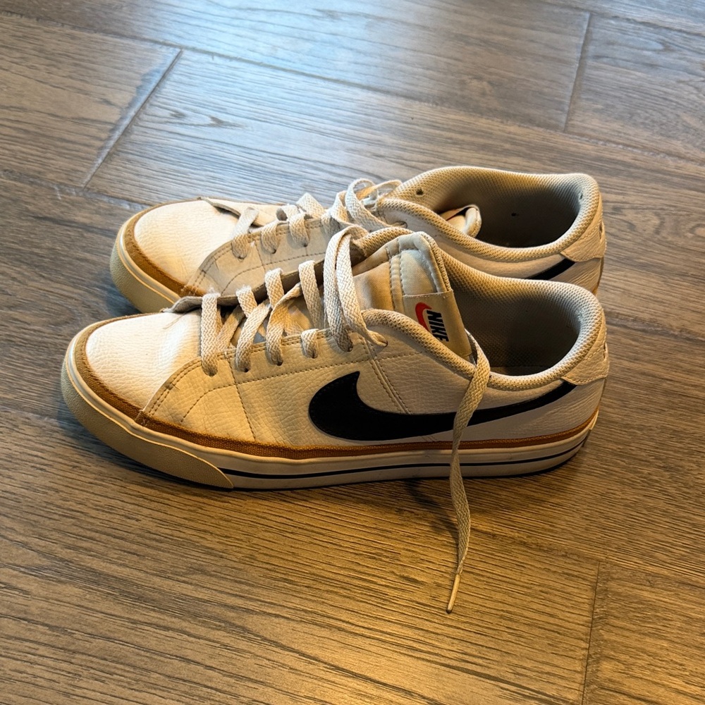 Nike court legacy Cream and Black Casual Sneakers
